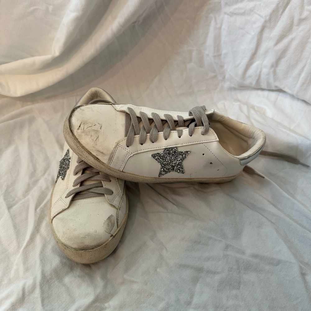 Fashion sneaker with star